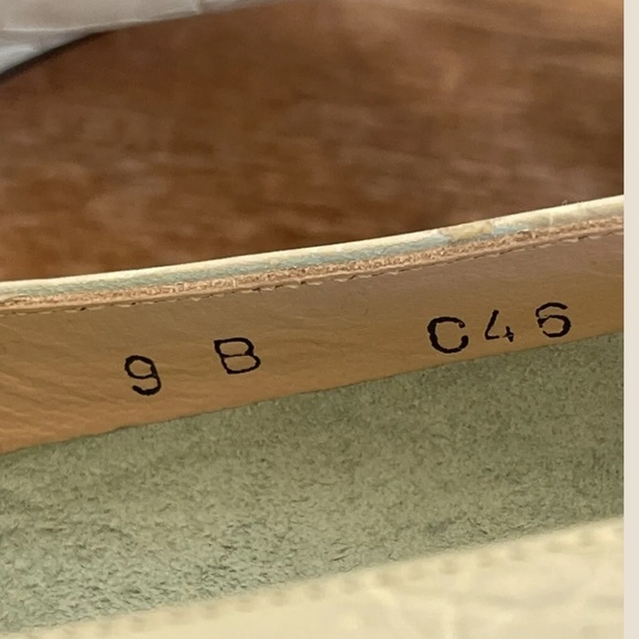 SALVATORE FERRAGAMO Lt Sage Green Crocodile Leather Vara Bow Heels 9B Worn Once! - Picture 10 of 12